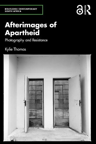 Бумажная книга «Afterimages of Apartheid: Photography and Resistance», автор Кайли Томас - фото №1
