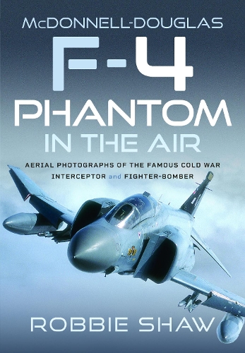 Бумажная книга «McDonnell-Douglas F-4 Phantom in the Air: Aerial Photographs of the Famous Cold War Interceptor and Fighter-Bomber», автор Робби Шоу - фото №1