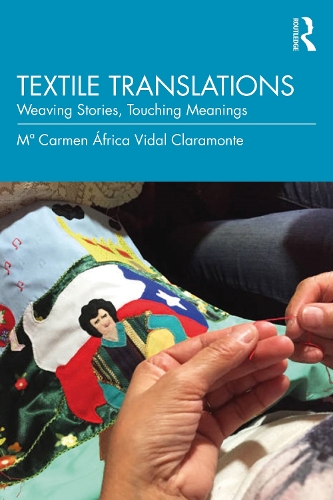 Паперова книга «Textile Translations: Weaving Stories, Touching Meanings», автор Марія Кармен Африка Відаль Кларамонте - фото №1