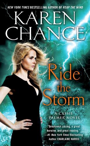 Паперова книга «Ride The Storm: A Cassie Palmer Novel», автор Карен Ченс - фото №1