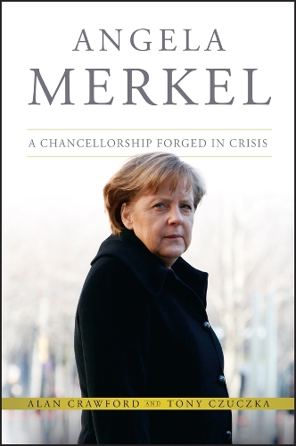 Паперова книга «Angela Merkel: A Chancellorship Forged in Crisis», авторів Алан Кроуфорд, Тоні Чучка - фото №1