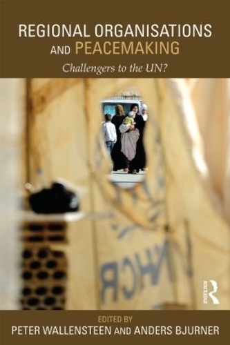 Паперова книга «Regional Organizations and Peacemaking: Challengers to the UN?» - фото №1