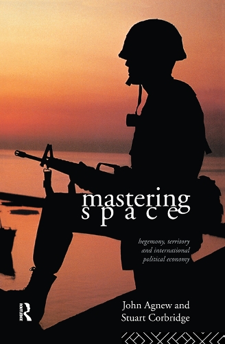 Бумажная книга «Mastering Space: Hegemony, Territory and International Political Economy», авторов Джон Агнью, Стюарт Кробридж - фото №1