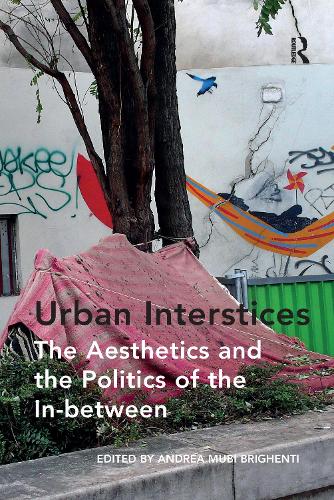 Бумажная книга «Urban Interstices: The Aesthetics and the Politics of the In-between», автор Андреа Муби Бридженти - фото №1