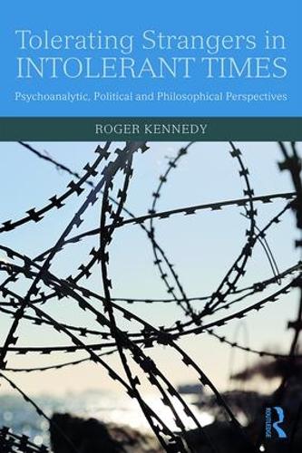 Паперова книга «Tolerating Strangers in Intolerant Times: Psychoanalytic, Political and Philosophical Perspectives», автор Роджер Кеннеді - фото №1
