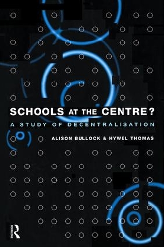 Бумажная книга «Schools at the Centre», авторов Элисон Баллок, Хайвел Томас - фото №1
