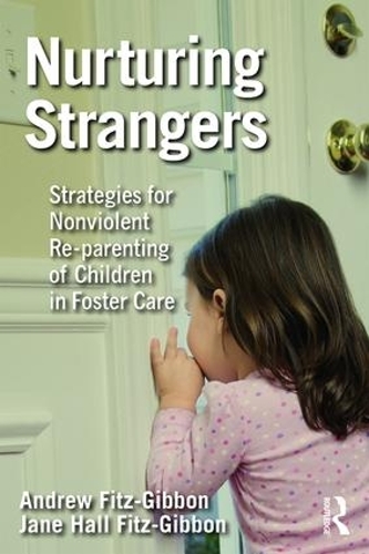 Бумажная книга «Nurturing Strangers: Strategies for Nonviolent Re-parenting of Children in Foster Care», авторов Эндрю Фиц-Гиббон, Джейн Холл Фиц-Гиббон - фото №1