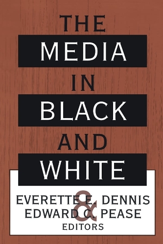Бумажная книга «The Media in Black and White», автор Эверетт Э. Деннис - фото №1