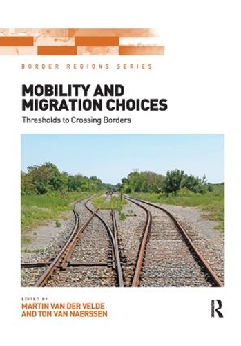 Паперова книга «Mobility and Migration Choices: Thresholds to Crossing Borders», авторів Мартін ван дер Вельде, Тон ван Наерссен - фото №1