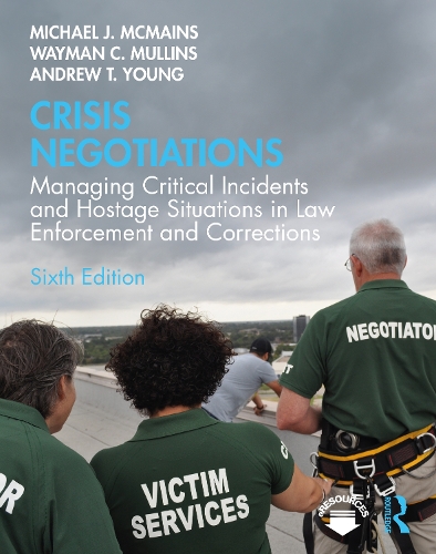 Бумажная книга «Crisis Negotiations: Managing Critical Incidents and Hostage Situations in Law Enforcement and Corrections», авторов Эндрю Янг, Майкл МакМейнс, Уэйман Маллинз - фото №1