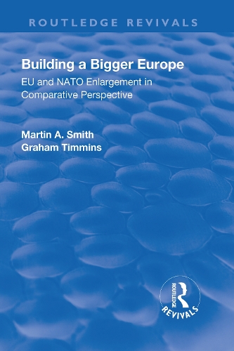 Паперова книга «Building a Bigger Europe: EU and NATO Enlargement in Comparative Perspective», авторів Грем Тіммінс, Мартін А. Сміт - фото №1