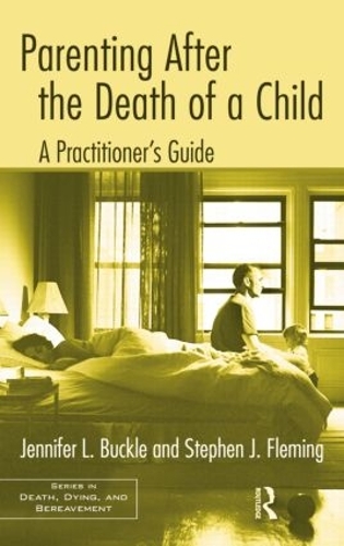 Бумажная книга «Parenting After the Death of a Child: A Practitioner's Guide», авторов Дженнифер Л. Бакл, Стивен Дж. Флеминг - фото №1