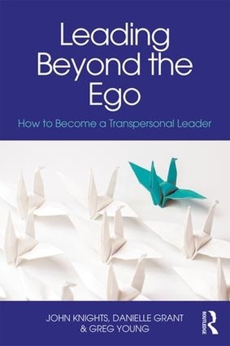 Паперова книга «Leading Beyond the Ego: How to Become a Transpersonal Leader», авторів Даніель Грант, Грег Янг, Джон Найтс - фото №1