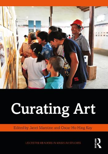 Паперова книга «Curating Art» - фото №1