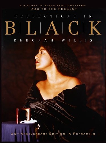 Бумажная книга «Reflections in Black: A History of Black Photographers: 1840 to the Present», автор Дебора Уиллис - фото №1