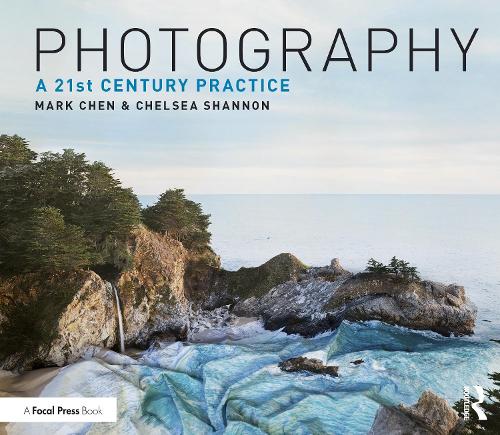 Паперова книга «Photography: A 21st Century Practice», авторів Челсі Шеннон, Марк Чен - фото №1