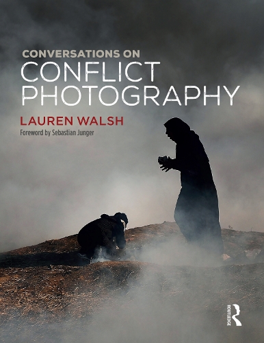 Паперова книга «Conversations on Conflict Photography», автор Лорен Волш - фото №1