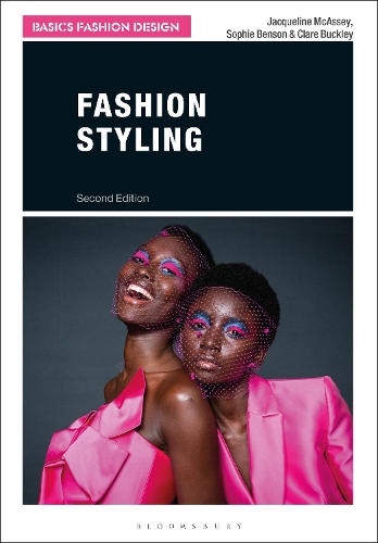 Бумажная книга «Fashion Styling», авторов Клэр Бакли, Жаклин МакЭсси, Софи Бенсон - фото №1