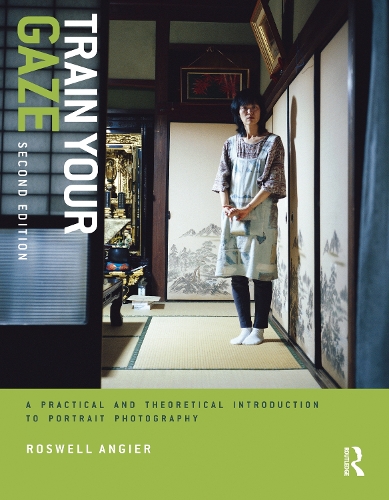 Бумажная книга «Train Your Gaze: A Practical and Theoretical Introduction to Portrait Photography», автор Розуэлл Анжер - фото №1