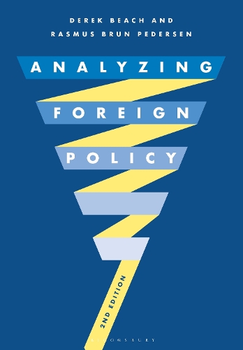 Паперова книга «Analyzing Foreign Policy», авторів Дерек Біч, Расмус Брун Педерсен - фото №1