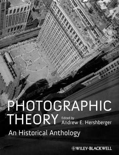 Паперова книга «Photographic Theory: An Historical Anthology», автор Ендрю Е. Гершбергер - фото №1
