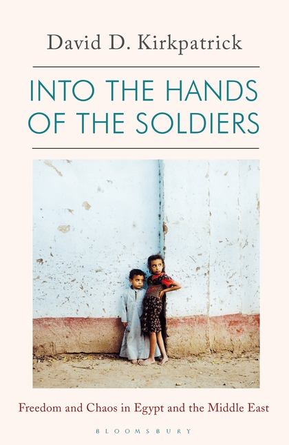 Бумажная книга «Into the Hands of the Soldiers: Freedom and Chaos in Egypt and the Middle East», автор Дэвид Киркпатрик - фото №1