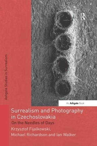 Бумажная книга «Surrealism and Photography in Czechoslovakia: On the Needles of Days», авторов Ян Уокер, Кшиштоф Фиялковски, Майкл Ричардсон - фото №1