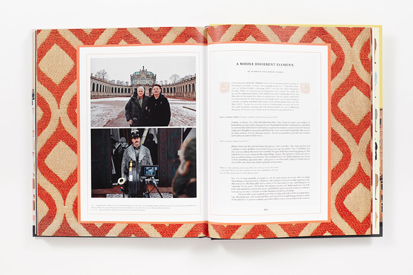 Бумажная книга «The Wes Anderson Collection: The Grand Budapest Hotel», автор Мэтт Цоллер Зайц - фото №1