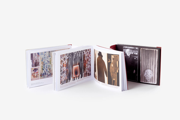 Бумажная книга «Si Lewen's Parade: An Artist's Odyssey--Limited Edition», автор Си Левен - фото №1