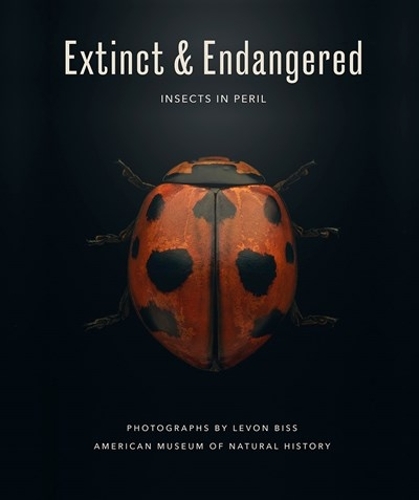 Бумажная книга «Extinct & Endangered: Insects in Peril», автор Американский музей естественной истории - фото №1