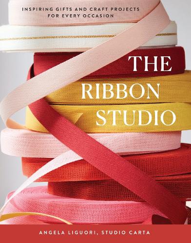 Паперова книга «The Ribbon Studio: Inspiring Gifts and Craft Projects for Every Occasion», автор Studio Carta - фото №1