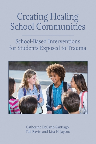 Паперова книга «Creating Healing School Communities: School-Based Interventions for Students Exposed to Trauma», авторів Кетрін ДеКарло Сантьяго, Ліза Х. Джейкокс, Талі Равів - фото №1