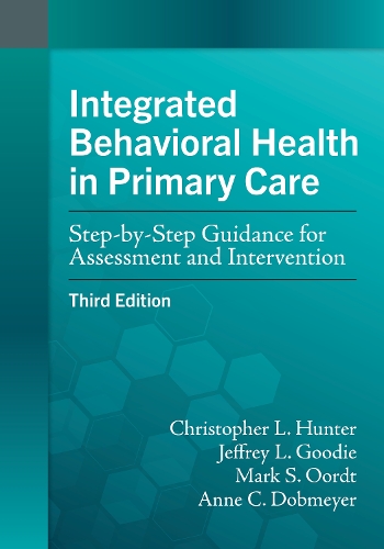 Бумажная книга «Integrated Behavioral Health in Primary Care: Step-by-Step Guidance for Assessment and Intervention», авторов Энн К. Добмайер, Кристофер Л. Хантер, Джеффри Л. Гуди, Марк С. Оордт - фото №1