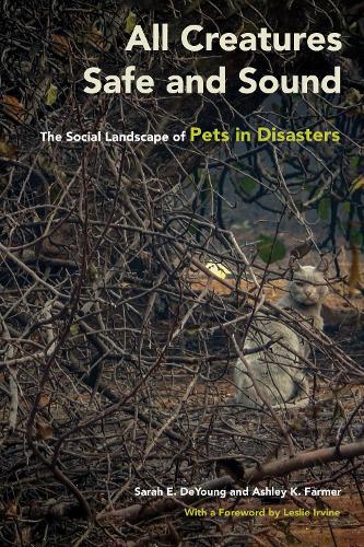 Бумажная книга «All Creatures Safe and Sound: The Social Landscape of Pets in Disasters», авторов Эшли К. Фармер, Сара Э. ДеЯнг - фото №1
