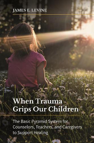 Бумажная книга «When Trauma Grips Our Children: The Basic Pyramid System for Counselors, Teachers, and Caregivers to Support Healing», автор Джеймс Э. Левин - фото №1