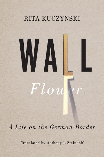 Бумажная книга «Wall Flower: A Life on the German Border», автор Рита Кучински - фото №1