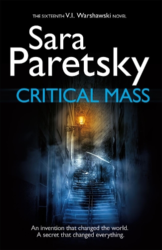 Бумажная книга «Critical Mass: V.I. Warshawski 16», автор Сара Парецки - фото №1