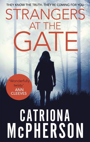 Бумажная книга «Strangers at the Gate», автор Катриона Макферсон - фото №1