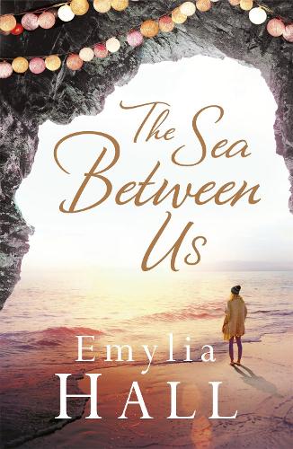 Бумажная книга «The Sea Between Us», автор Эмилия Холл - фото №1