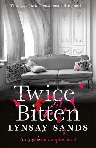 Паперова книга «Twice Bitten: Book Twenty-Seven», автор Лінсі Сендс - фото №1
