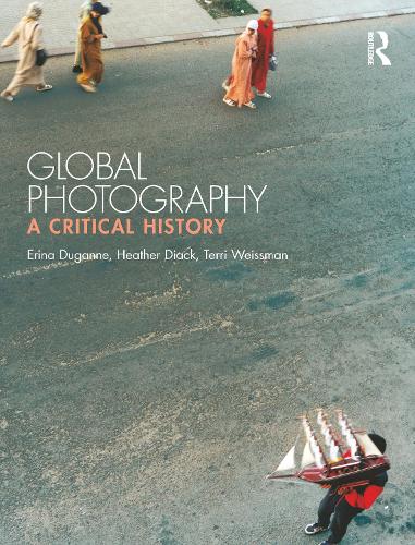 Бумажная книга «Global Photography: A Critical History», авторов Эрина Дуганне, Хизер Диак, Терри Вайсман - фото №1