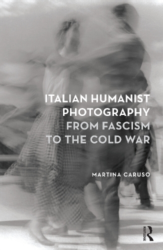 Бумажная книга «Italian Humanist Photography from Fascism to the Cold War», автор Мартина Карузо - фото №1