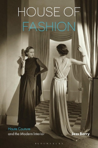 Бумажная книга «House of Fashion: Haute Couture and the Modern Interior», автор Джесс Берри - фото №1