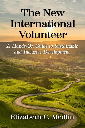 Бумажная книга «The New International Volunteer: A Hands-On Guide to Sustainable and Inclusive Development», автор Элизабет К. Медлин - фото №1
