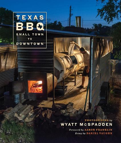 Паперова книга «Texas BBQ, Small Town to Downtown», автор Вайатт МакСпадден - фото №1