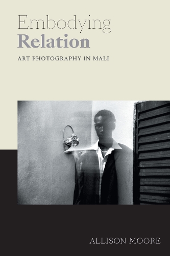 Паперова книга «Embodying Relation: Art Photography in Mali», автор Елісон Мур - фото №1