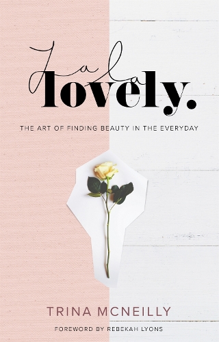 Паперова книга «La La Lovely: The Art of Finding Beauty in the Everyday», автор Тріна МакНіллі - фото №1
