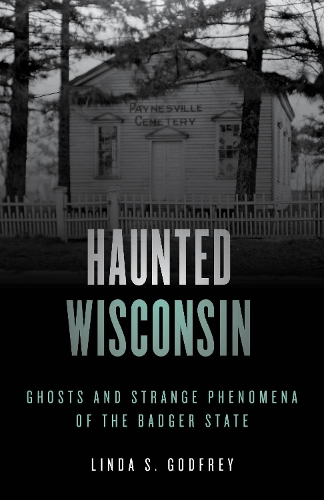 [object Object] «Haunted Wisconsin: Ghosts and Strange Phenomena of the Badger State», автор Линда С. Годфри - фото №1
