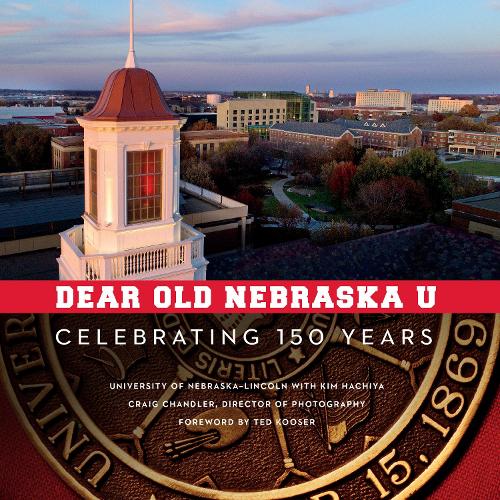 Бумажная книга «Dear Old Nebraska U: Celebrating 150 Years», автор Ким Хачия - фото №1
