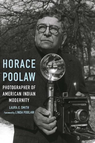 Паперова книга «Horace Poolaw, Photographer of American Indian Modernity», автор Лора Е. Сміт - фото №1